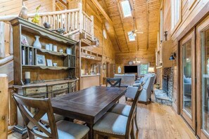 Dining - Nana's Nest Getaways (Blue Ridge)