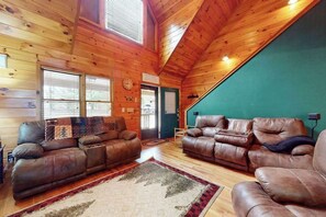 TV, fireplace, DVD player, offices - Our Mountain Blessing (Blairsville)