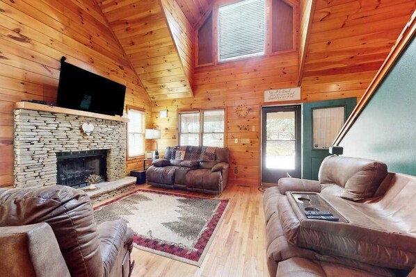 TV, fireplace, DVD player, offices - Our Mountain Blessing (Blairsville)