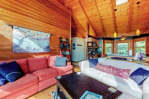 Fernseher, Kamin, DVD-Player, Arbeitsbereiche