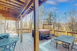Outdoor dining - Leeny's Lodge Blue Ridge (Blue Ridge)