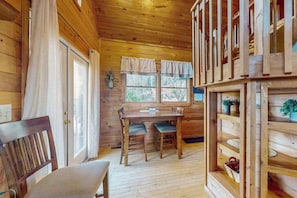 Interior - Leeny's Lodge Blue Ridge (Blue Ridge)