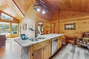 Interior - Time Out Blue Ridge - Hot tub (Blue Ridge)