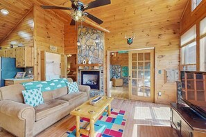 TV, fireplace, DVD player, offices - Time Out Blue Ridge - Hot tub (Blue Ridge)