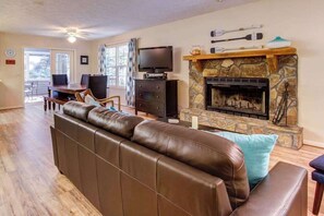 TV, fireplace, DVD player, offices - Catnip II Clarkesville (Clarkesville)
