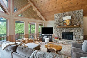 Fernseher, Kamin, Tischfußball, Arbeitsbereiche