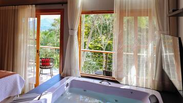 Luxury Chalet, Lanai, Garden View | Interior