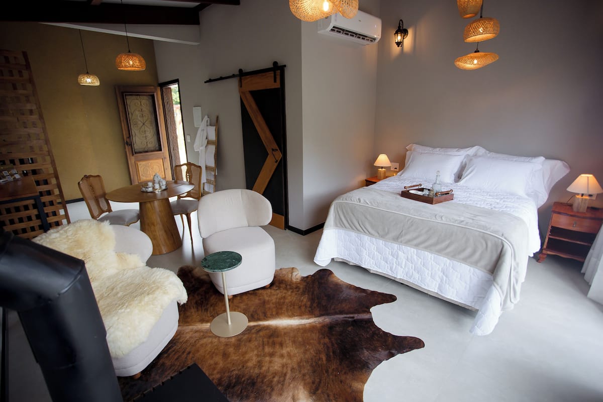 Chalet Deluxe, lanai, vista al jardín | Cortinas blackout, tabla de planchar con plancha y wifi gratis