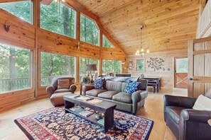 TV, fireplace, offices - Tranquility Ridge Stays (Ellijay)