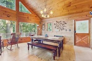 Interior - Tranquility Ridge Stays (Ellijay)