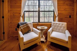 Interior - Sunny Bear Escape Stay (Blue Ridge)
