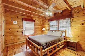 Desk, iron/ironing board, travel cot, WiFi - Sunset Mountain Cabin (Ellijay)