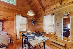 Dining - Sunset Mountain Cabin (Ellijay)