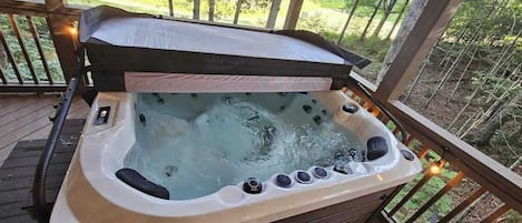 Outdoor spa tub