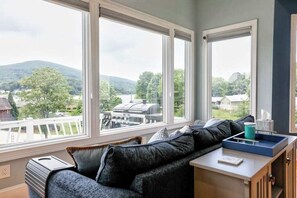 Fernseher, Kamin, Arbeitsbereiche
