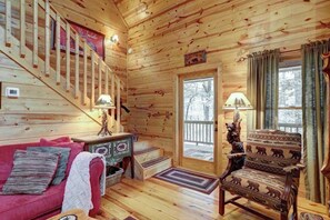 TV, fireplace, DVD player, offices - Jack Bear's Cabin Stay (Blue Ridge)