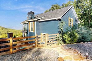 Exterior - Black Bear Summit Cabin (Mineral Bluff)