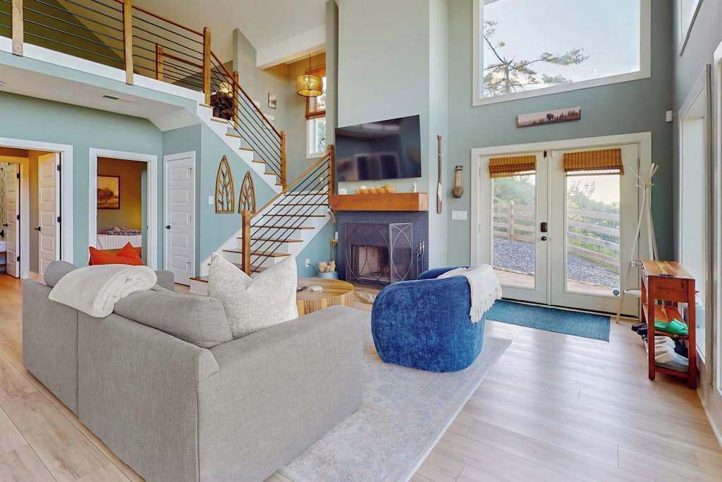 TV, fireplace, offices