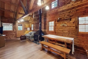 TV, fireplace - Creekside Cedar Cabin (Cleveland)