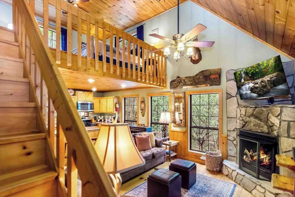 TV, fireplace, offices
