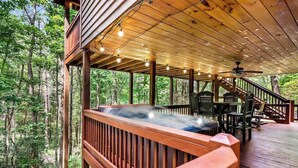 A hot tub on a wooden deck surrounded by trees. - Gunny's Cabin Retreat (Blue Ridge)