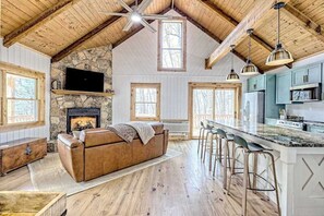 Interior - The Treehouse at the Rise Retreat (Blairsville)