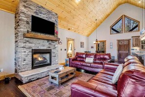 Fernseher, Kamin, Arbeitsbereiche