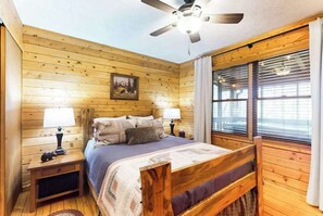Travel cot, WiFi, bed sheets - Bluebird Bliss Cabin (Blue Ridge)