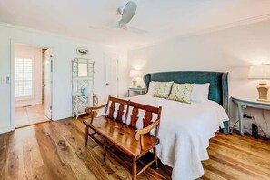 A bedroom with a bed, wooden bench, bedside tables, and a ceiling fan. - Bungalow Blue Retreat (Blue Ridge)