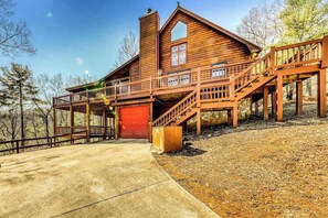 Exterior - Under The Stars Stay (Blue Ridge)