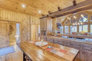 Interior - Whiskey Mountain Cabin (Blue Ridge)