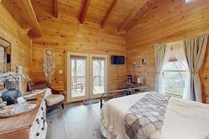 Iron/ironing board, WiFi, bed sheets - Highlands Haven Cabin (Blue Ridge)