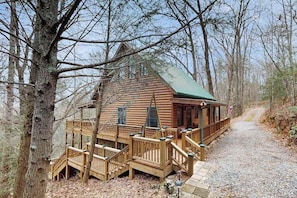 Exterior - Highlands Haven Cabin (Blue Ridge)