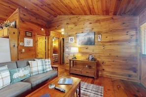Fernseher, Kamin, Arbeitsbereiche