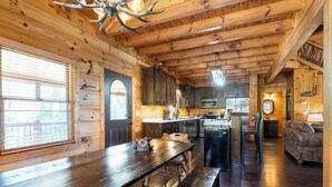 Dining - Roscoe's Retreat Stay (Blue Ridge)