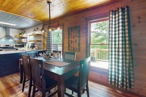 Dining - Hawk Hollow Retreat - Hot tub (Ellijay)
