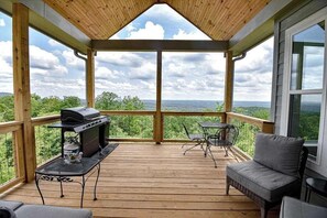 Outdoor dining - Mountain Ridge Retreat (Clarkesville)