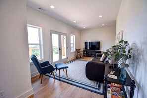 TV, fireplace, video games, foosball - Mountain Ridge Retreat (Clarkesville)