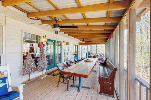 Hilltop Hideaway Cabin
