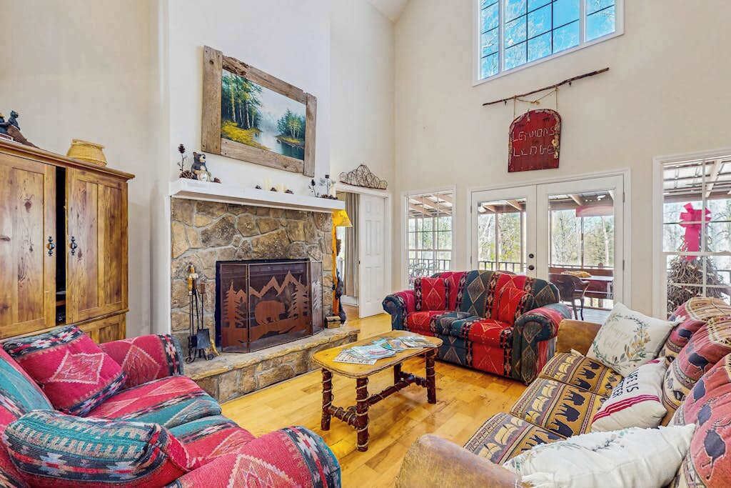 Hilltop Hideaway Cabin - Hiawassee, GA