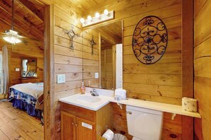 Bathroom - Country Cottage Cabin (Sautee Nacoochee)