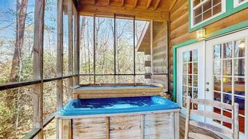 Indoor spa tub