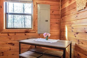 Dining - Hillside Hideaway Stay (Blairsville)