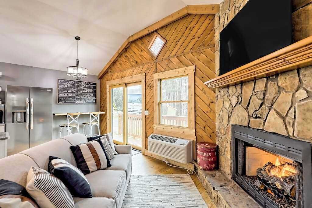 TV, fireplace, offices