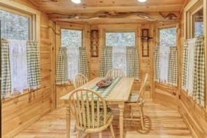 Dining - Hillside Haven Stays (Blue Ridge)