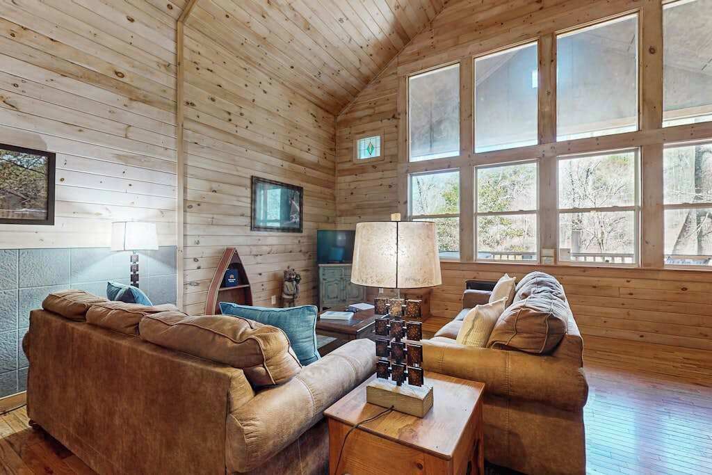 Toccoa Hideaway Cabin - Blue Ridge, GA