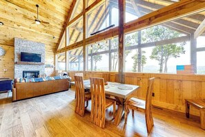Dining - Liberty Call Getaway (Blue Ridge)