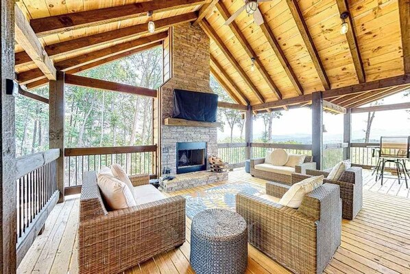 TV, fireplace, table football, offices - Liberty Call Getaway (Blue Ridge)