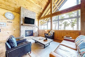 TV, fireplace, table football, offices - Liberty Call Getaway (Blue Ridge)