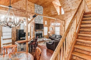 Fernseher, Kamin, Arbeitsbereiche